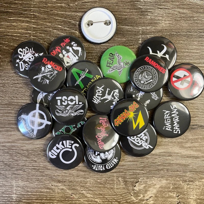 Vintage US Punk Rock Band Pinb - Collectible Vintage Brooches incelemesi ve fiyatı