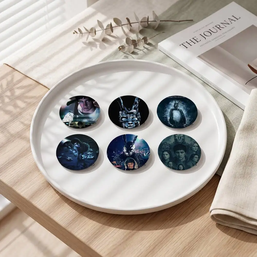 Movie Donnie Darko Vintage Ani - Collectible Vintage Brooches incelemesi ve fiyatı