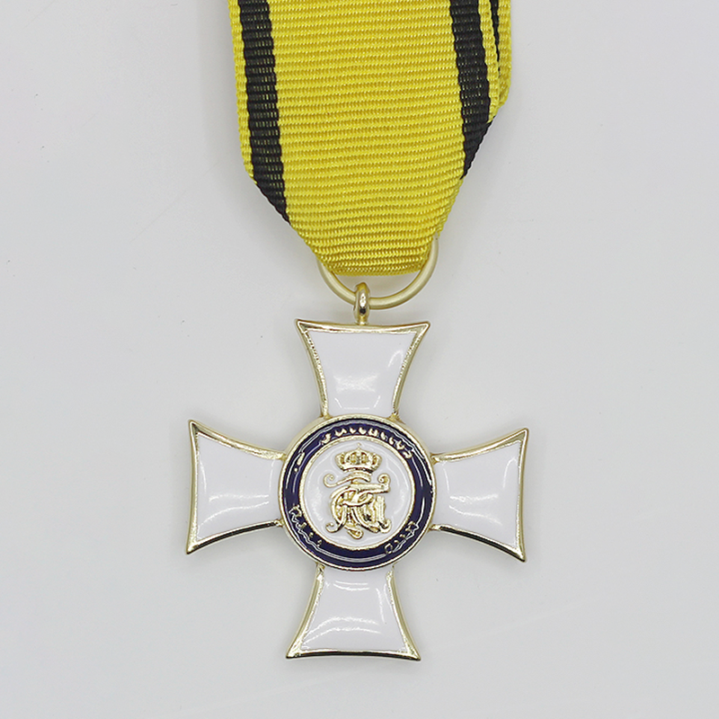Classic Cross Medal Replica Co - Collectible Vintage Brooches incelemesi ve fiyatı
